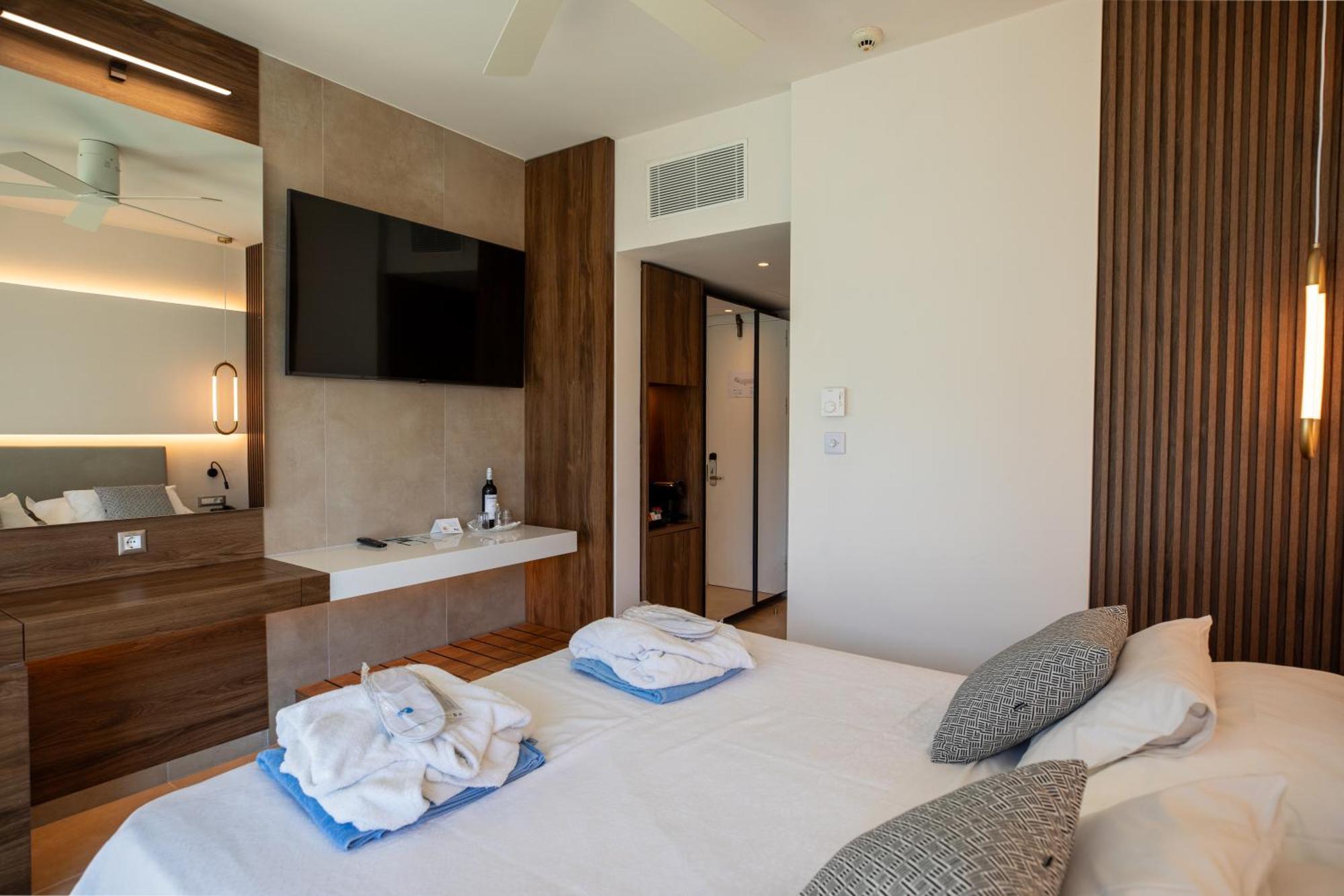 Calypso Beach 4*